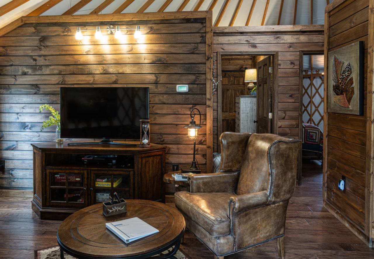 Staynantahala - Smoky Mountain Cabins And Luxury Yurts Aquone ภายนอก รูปภาพ